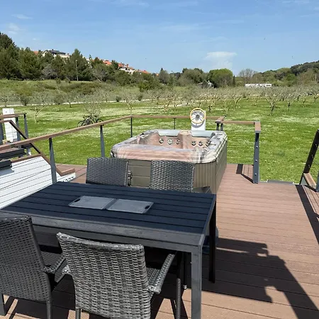 Boat House Gecko Ferienhaus Pula