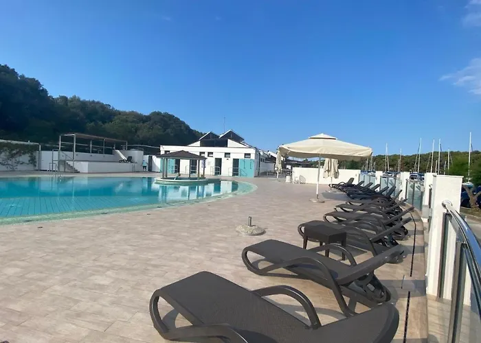 Boat House Gecko Tatil Evi Pula